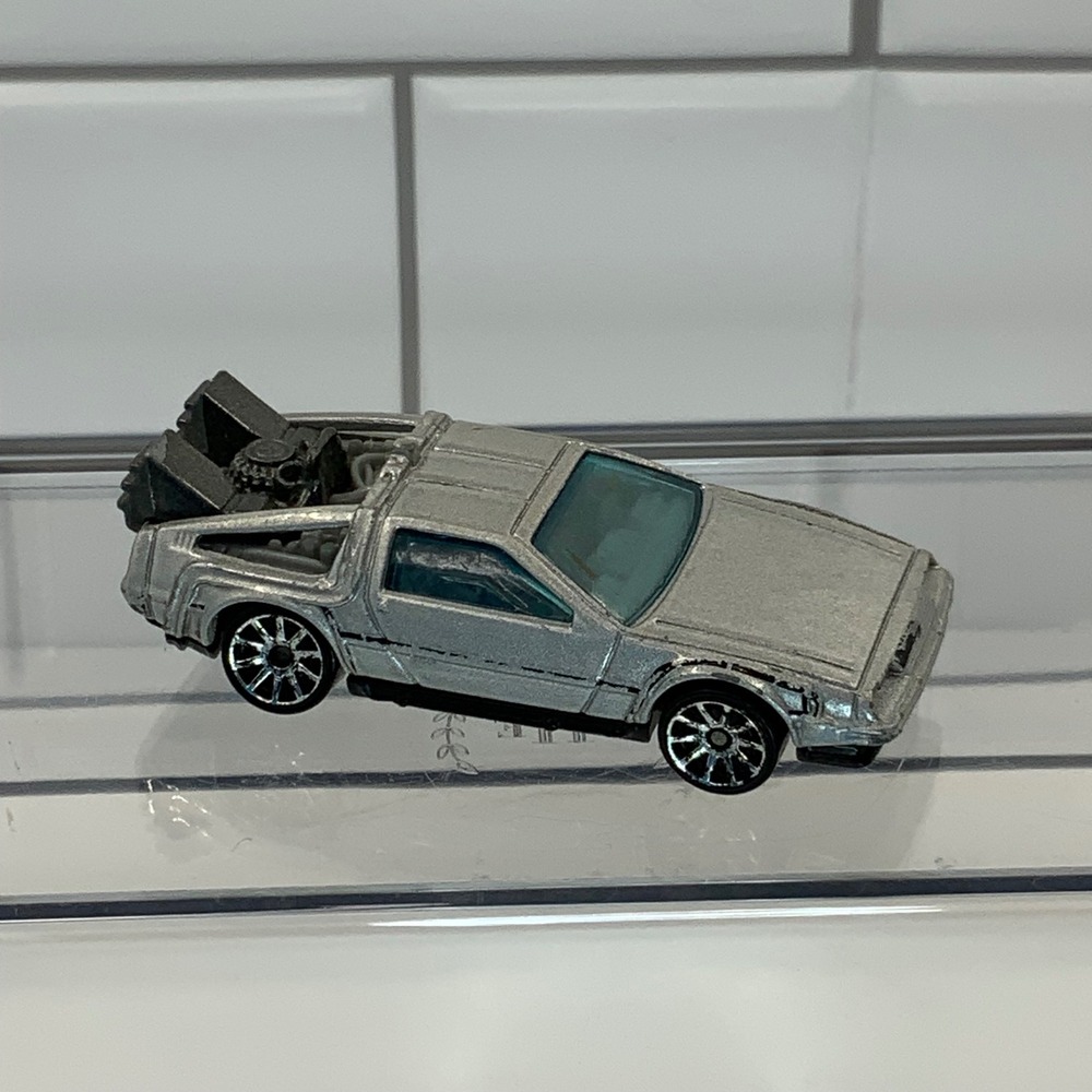 Hot Wheels Back to the Future Time Machine DeLorean Silver Diecast Car 1:64